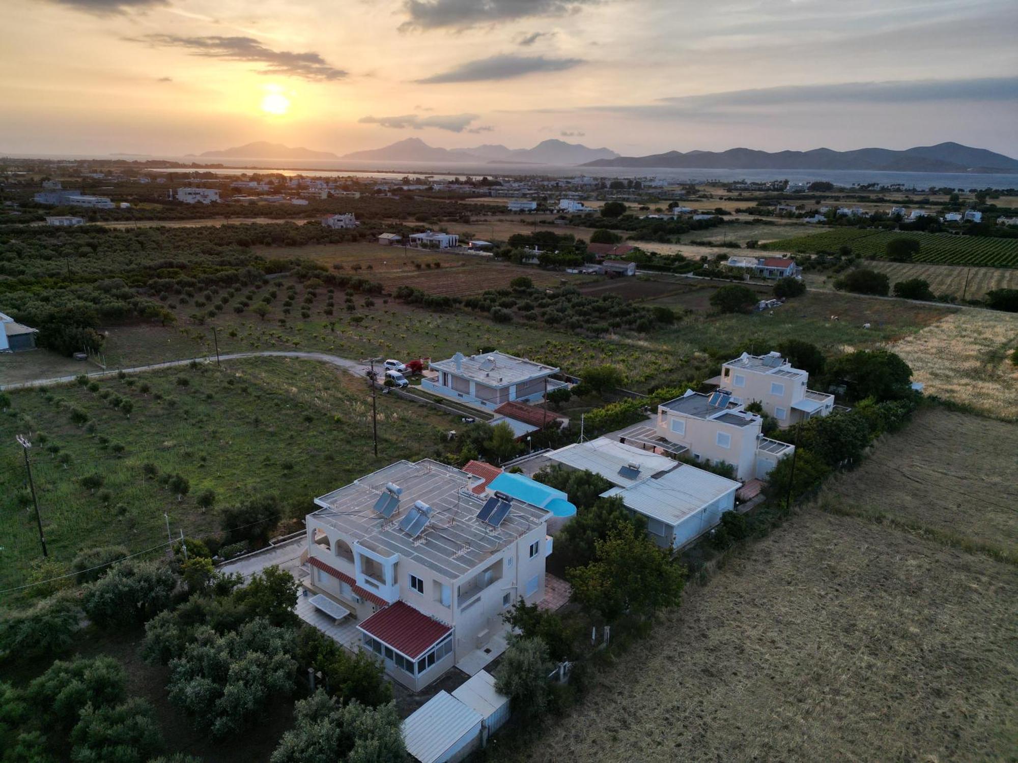 Family Friendly Apartment, In Nature, With Yard "5" Ziparion Bagian luar foto